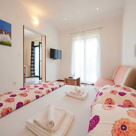 Vujina - Premium With Terrace 1 Petra Apartamento Kaštela